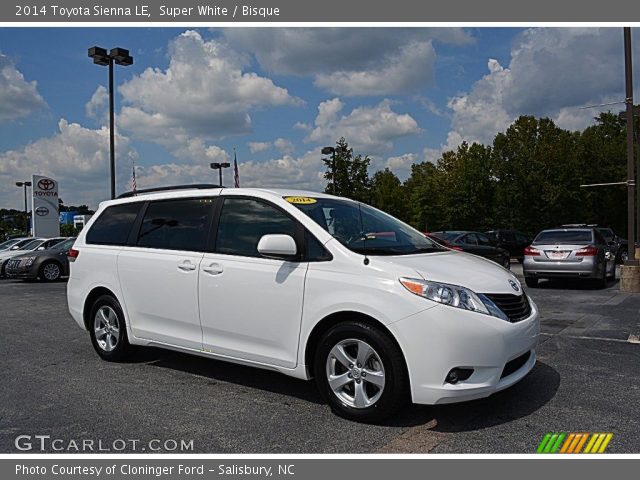 2014 Toyota Sienna LE in Super White