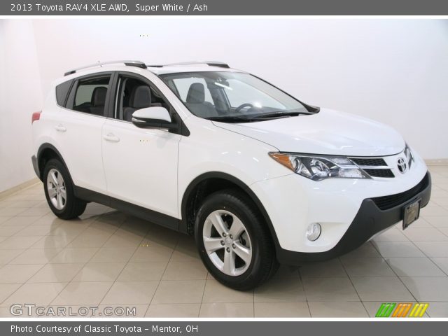 2013 Toyota RAV4 XLE AWD in Super White