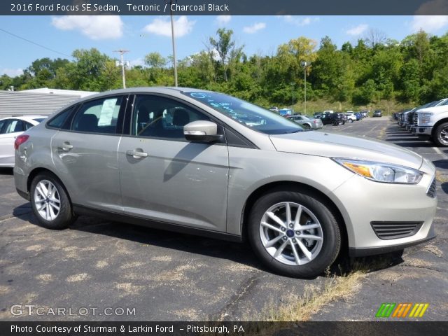 2016 Ford Focus SE Sedan in Tectonic