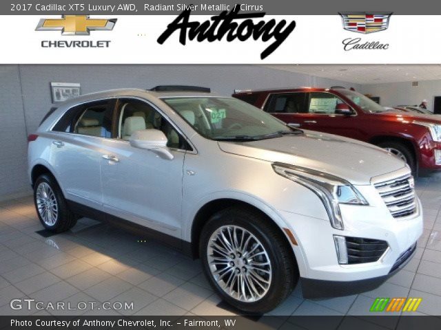 2017 Cadillac XT5 Luxury AWD in Radiant Silver Metallic
