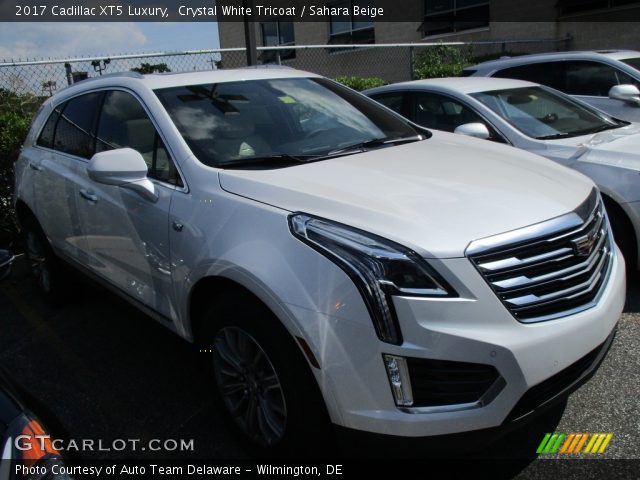 2017 Cadillac XT5 Luxury in Crystal White Tricoat