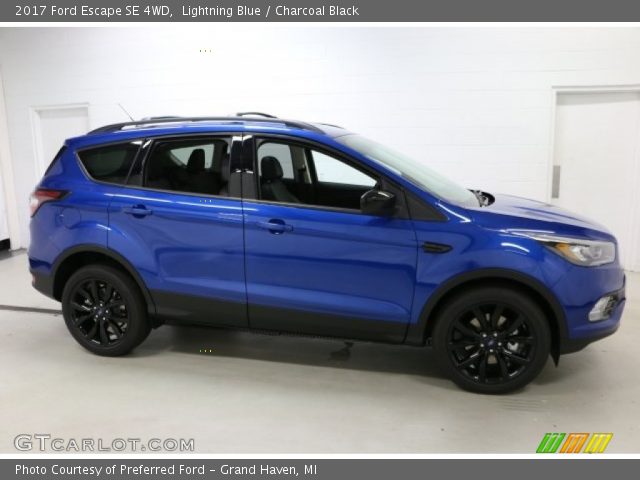 2017 Ford Escape SE 4WD in Lightning Blue