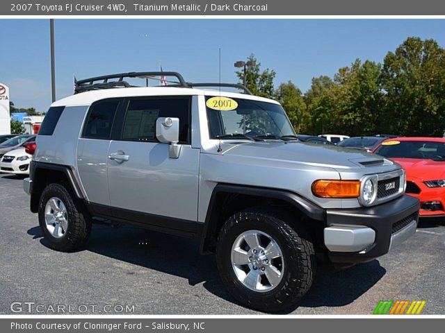 2007 Toyota FJ Cruiser 4WD in Titanium Metallic