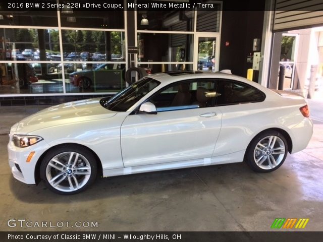 2016 BMW 2 Series 228i xDrive Coupe in Mineral White Metallic