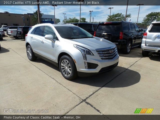 2017 Cadillac XT5 Luxury AWD in Radiant Silver Metallic