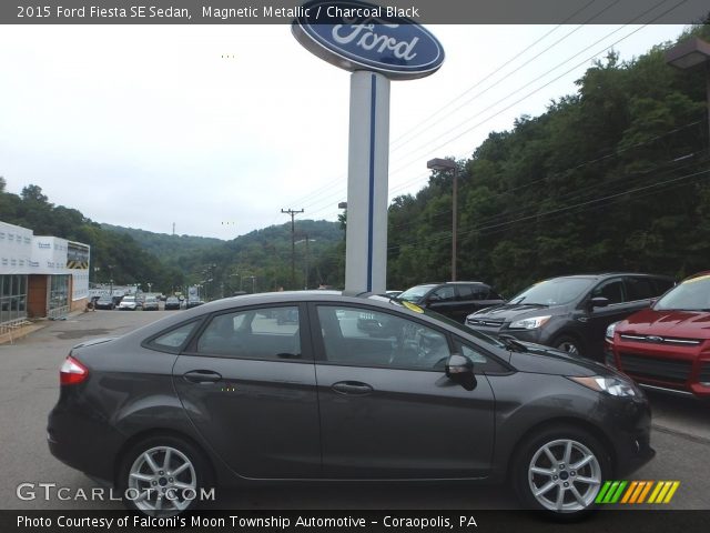 2015 Ford Fiesta SE Sedan in Magnetic Metallic