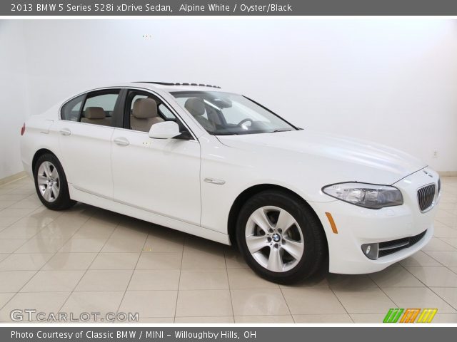 2013 BMW 5 Series 528i xDrive Sedan in Alpine White