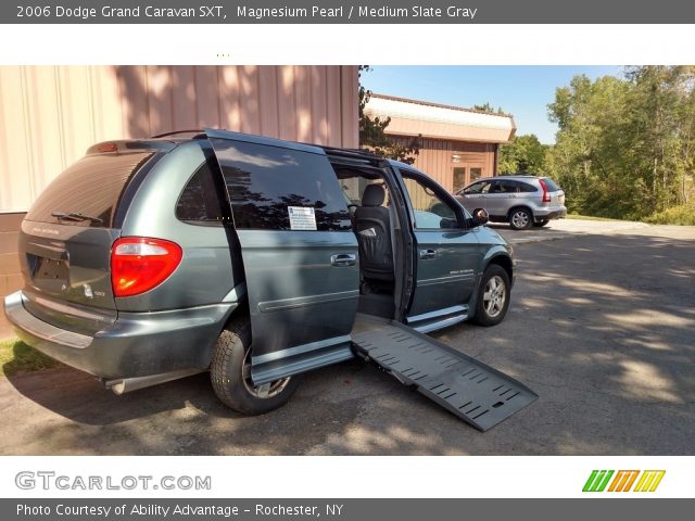 2006 Dodge Grand Caravan SXT in Magnesium Pearl