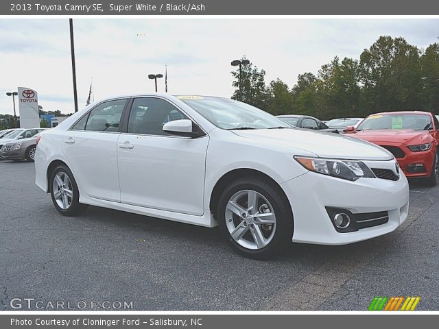 2013 Toyota Camry SE in Super White