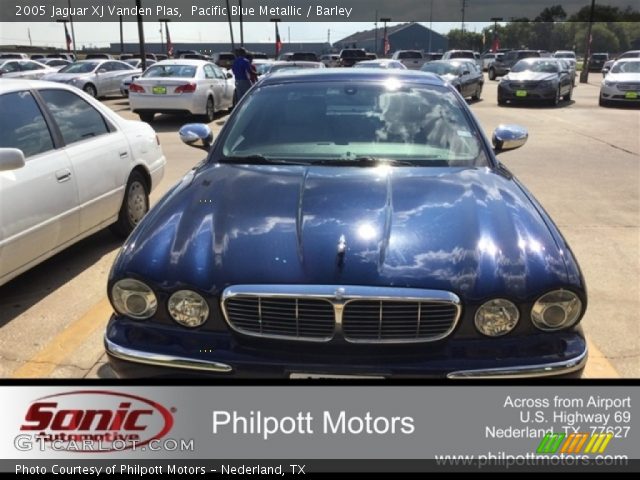 2005 Jaguar XJ Vanden Plas in Pacific Blue Metallic
