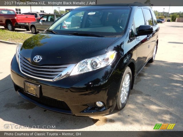 2017 Toyota Sienna XLE in Midnight Black Metallic