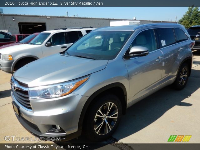 2016 Toyota Highlander XLE in Silver Sky Metallic