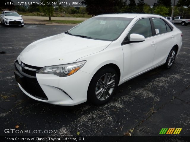 2017 Toyota Camry SE in Super White