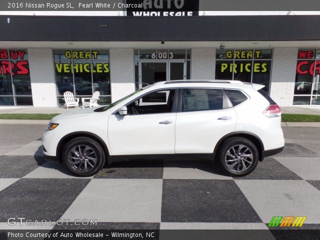 2016 Nissan Rogue SL in Pearl White