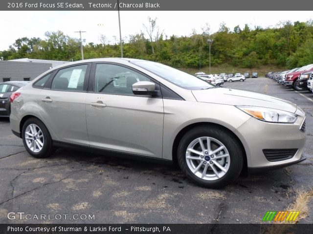 2016 Ford Focus SE Sedan in Tectonic