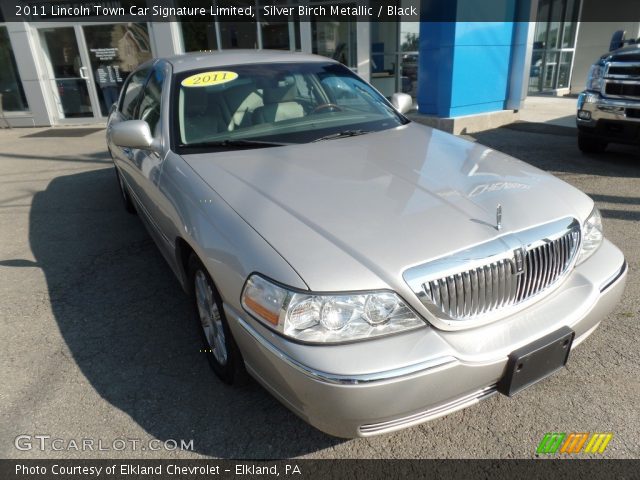 2011 Lincoln Town Car Signature Limited in Silver Birch Metallic