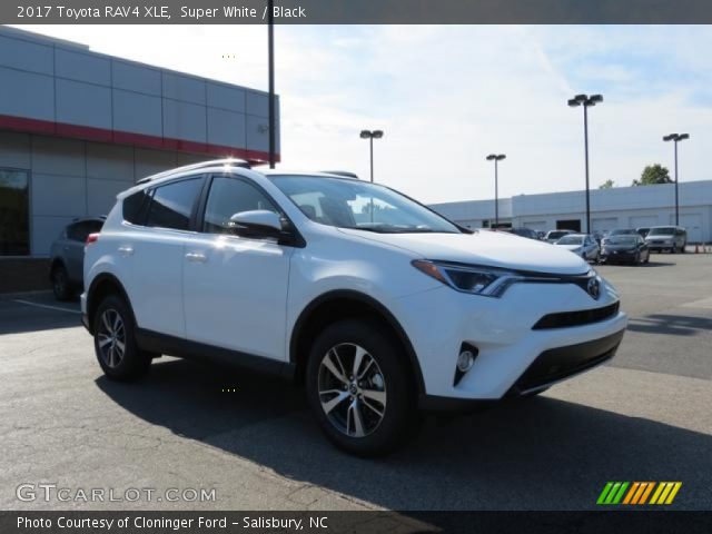 2017 Toyota RAV4 XLE in Super White
