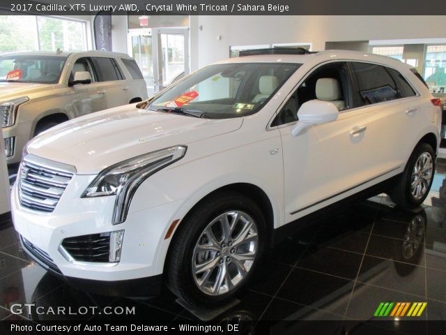 2017 Cadillac XT5 Luxury AWD in Crystal White Tricoat