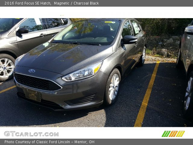 2016 Ford Focus SE Hatch in Magnetic