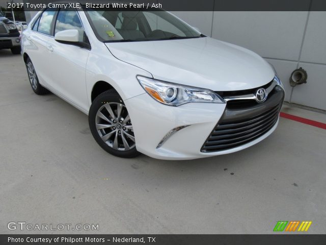 2017 Toyota Camry XLE in Blizzard White Pearl