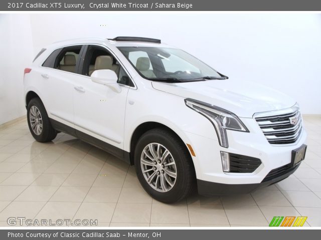 2017 Cadillac XT5 Luxury in Crystal White Tricoat