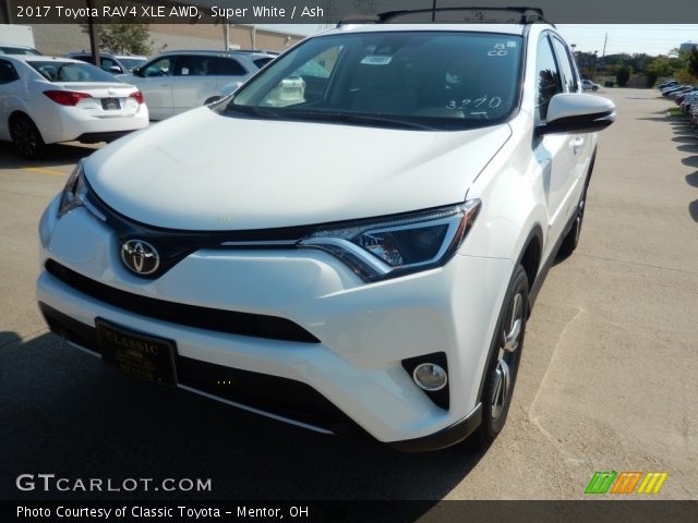 2017 Toyota RAV4 XLE AWD in Super White