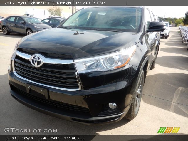2016 Toyota Highlander XLE in Midnight Black Metallic