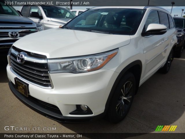 2016 Toyota Highlander XLE in Blizzard Pearl