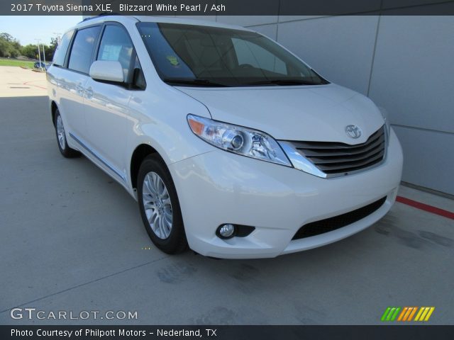 2017 Toyota Sienna XLE in Blizzard White Pearl