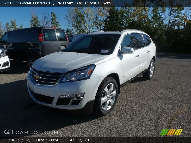 2017 Chevrolet Traverse LT in Iridescent Pearl Tricoat