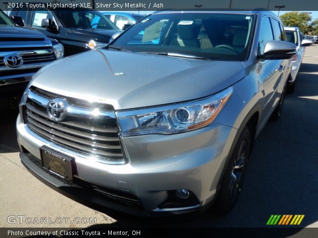 2016 Toyota Highlander XLE in Silver Sky Metallic