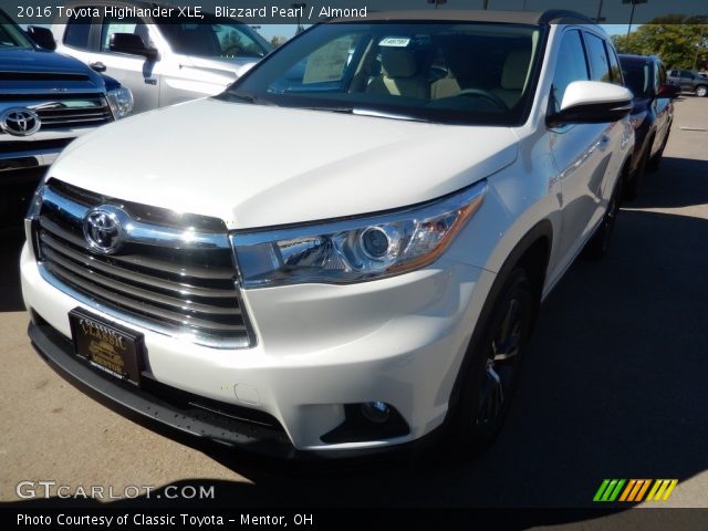 2016 Toyota Highlander XLE in Blizzard Pearl
