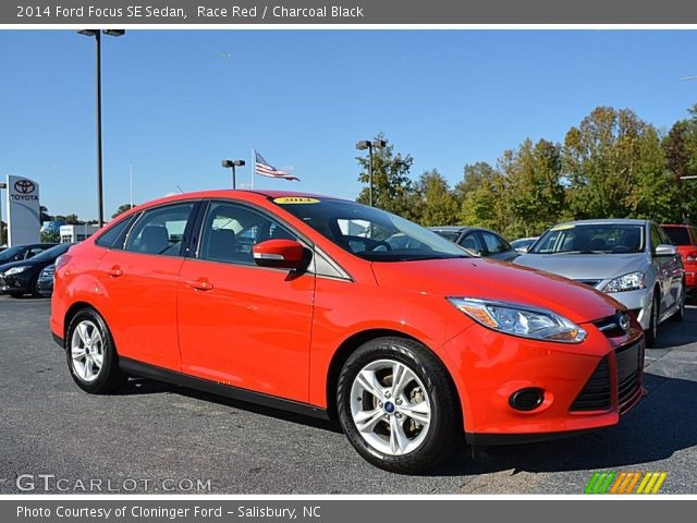 2014 Ford Focus SE Sedan in Race Red