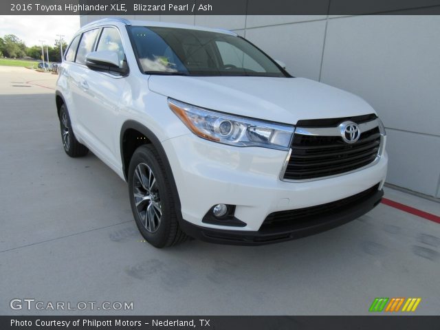 2016 Toyota Highlander XLE in Blizzard Pearl