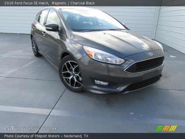 2016 Ford Focus SE Hatch in Magnetic