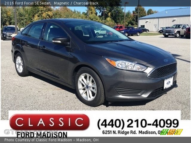 2016 Ford Focus SE Sedan in Magnetic
