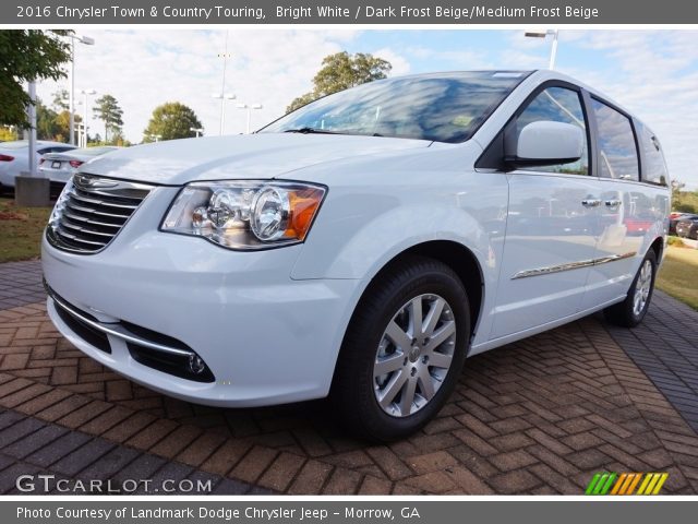 2016 Chrysler Town & Country Touring in Bright White