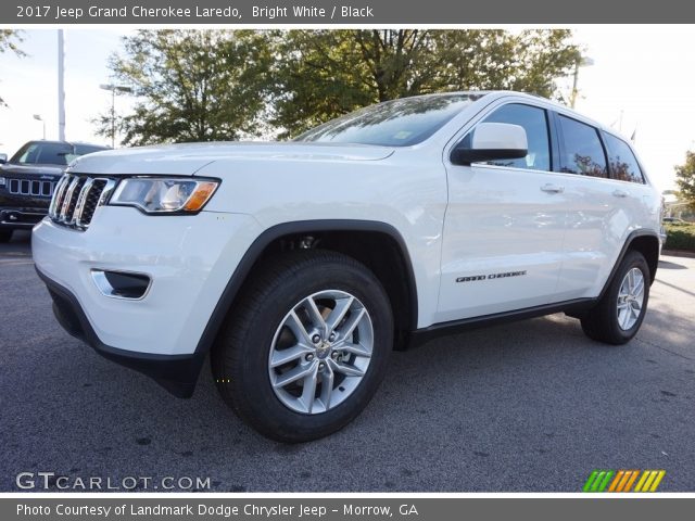2017 Jeep Grand Cherokee Laredo in Bright White