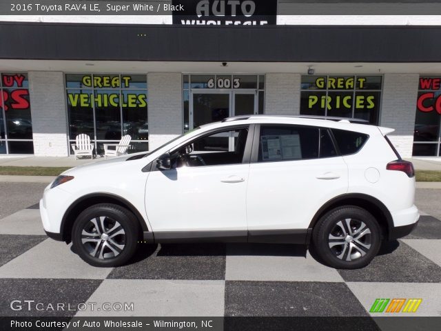 2016 Toyota RAV4 LE in Super White