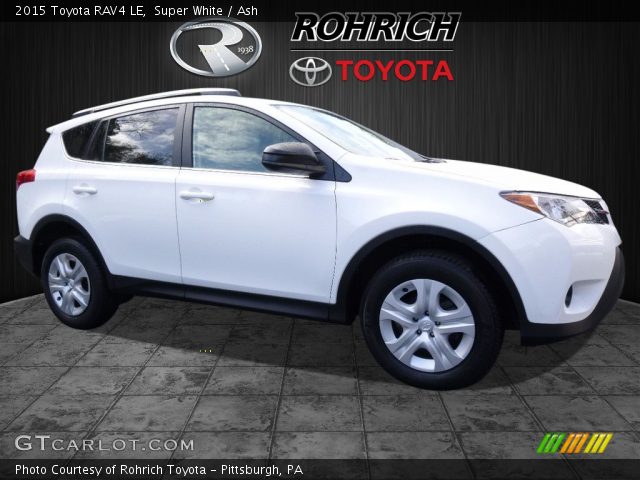2015 Toyota RAV4 LE in Super White