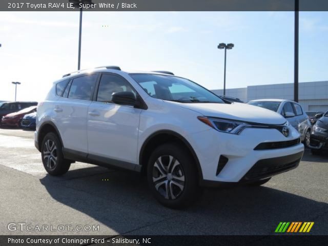 2017 Toyota RAV4 LE in Super White