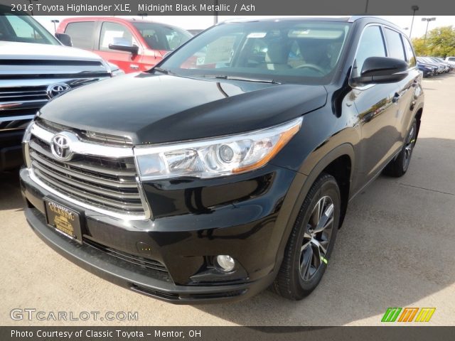2016 Toyota Highlander XLE in Midnight Black Metallic