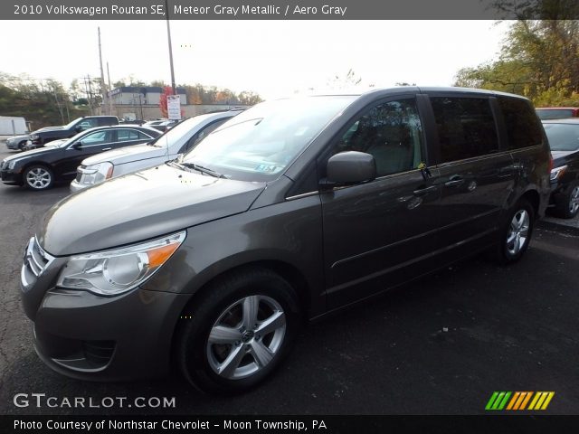 2010 Volkswagen Routan SE in Meteor Gray Metallic