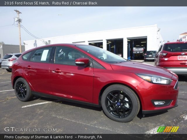 2016 Ford Focus SE Hatch in Ruby Red