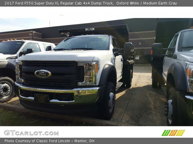 2017 Ford F550 Super Duty XL Regular Cab 4x4 Dump Truck in Oxford White