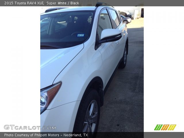 2015 Toyota RAV4 XLE in Super White