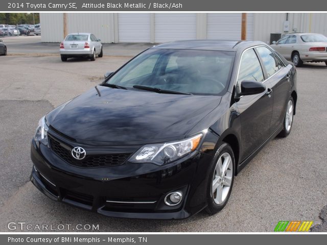 2014 Toyota Camry SE in Attitude Black Metallic