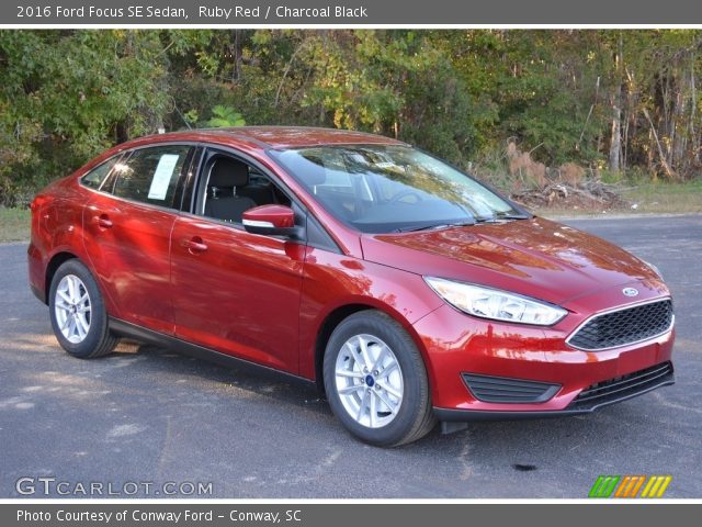2016 Ford Focus SE Sedan in Ruby Red