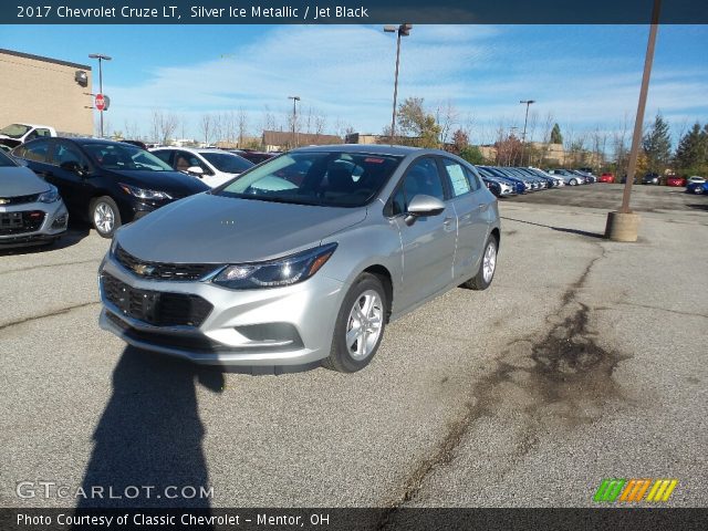 2017 Chevrolet Cruze LT in Silver Ice Metallic