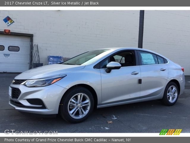 2017 Chevrolet Cruze LT in Silver Ice Metallic